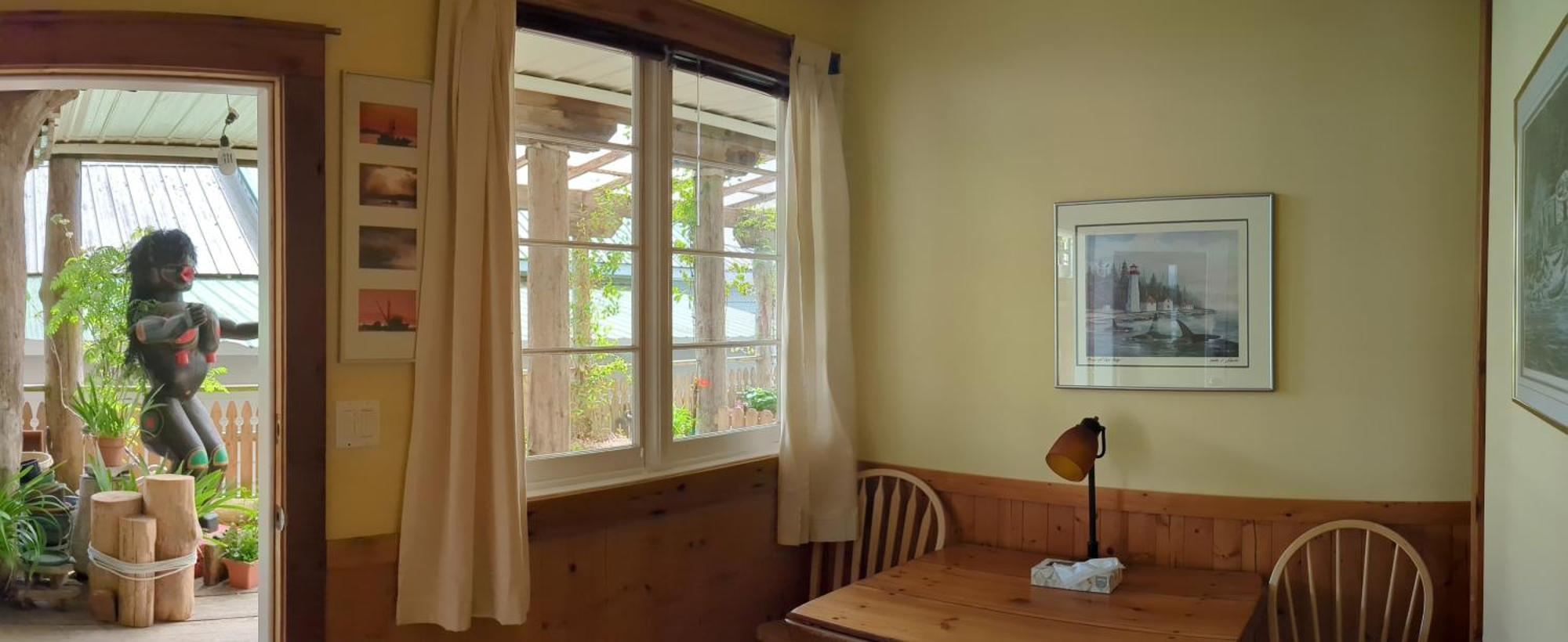 Seine Boat Inn Alert Bay Екстер'єр фото