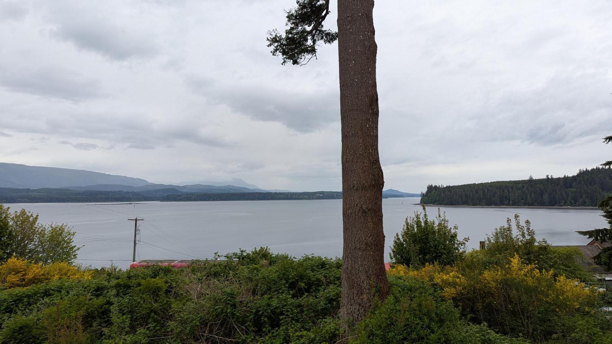 Seine Boat Inn Alert Bay Екстер'єр фото