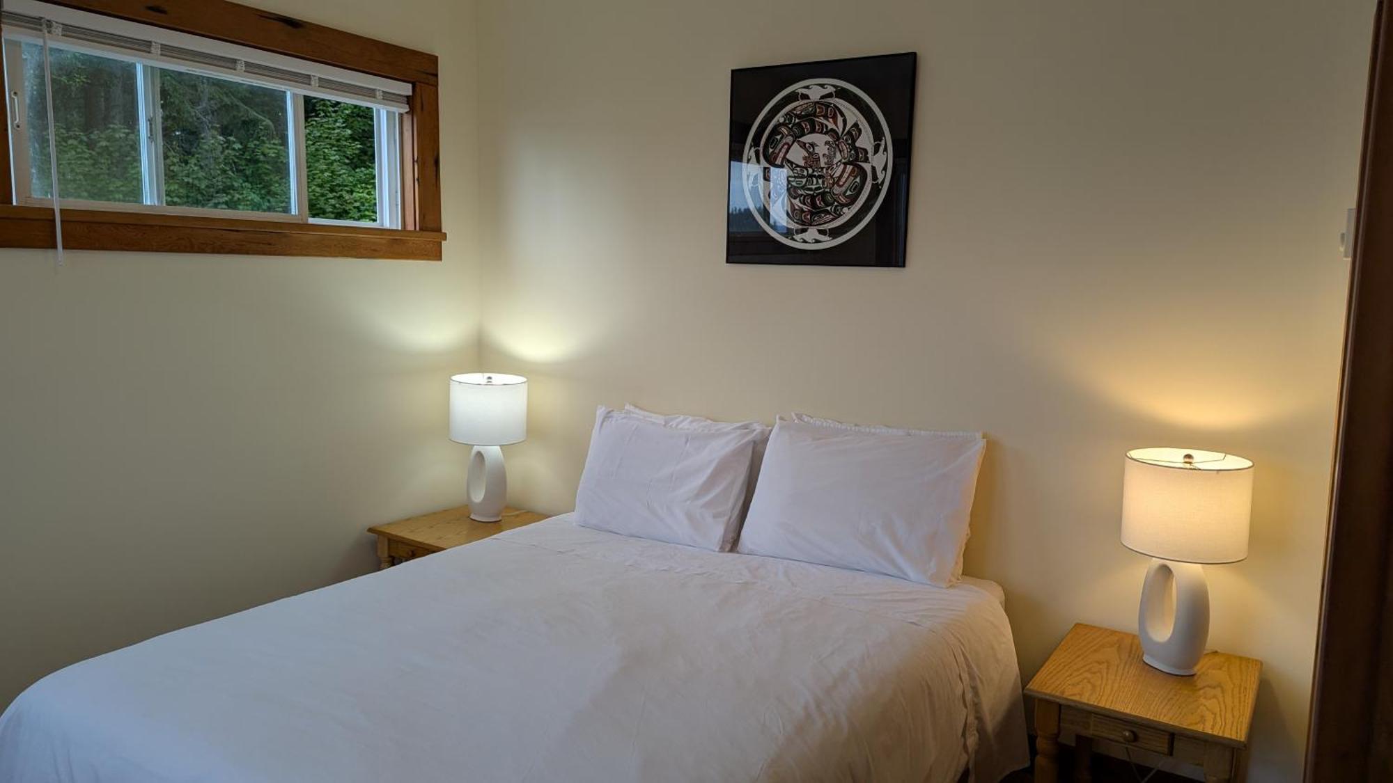 Seine Boat Inn Alert Bay Екстер'єр фото