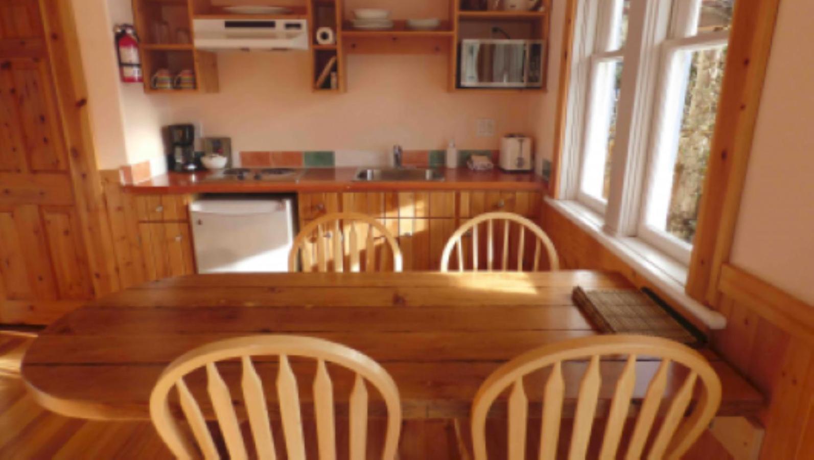 Seine Boat Inn Alert Bay Екстер'єр фото