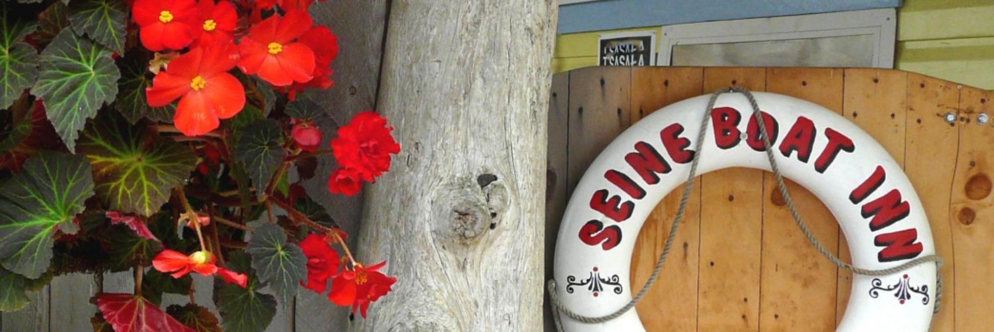 Seine Boat Inn Alert Bay Екстер'єр фото