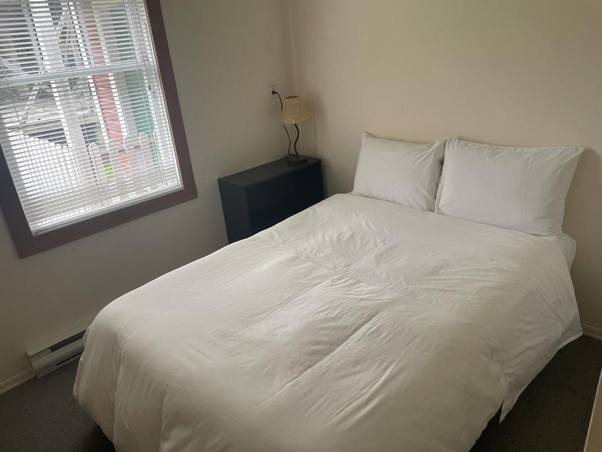Seine Boat Inn Alert Bay Екстер'єр фото