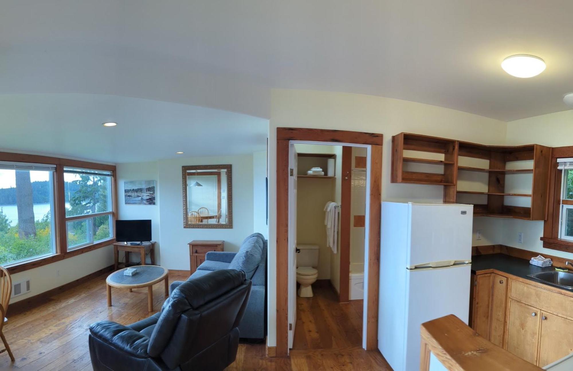 Seine Boat Inn Alert Bay Екстер'єр фото