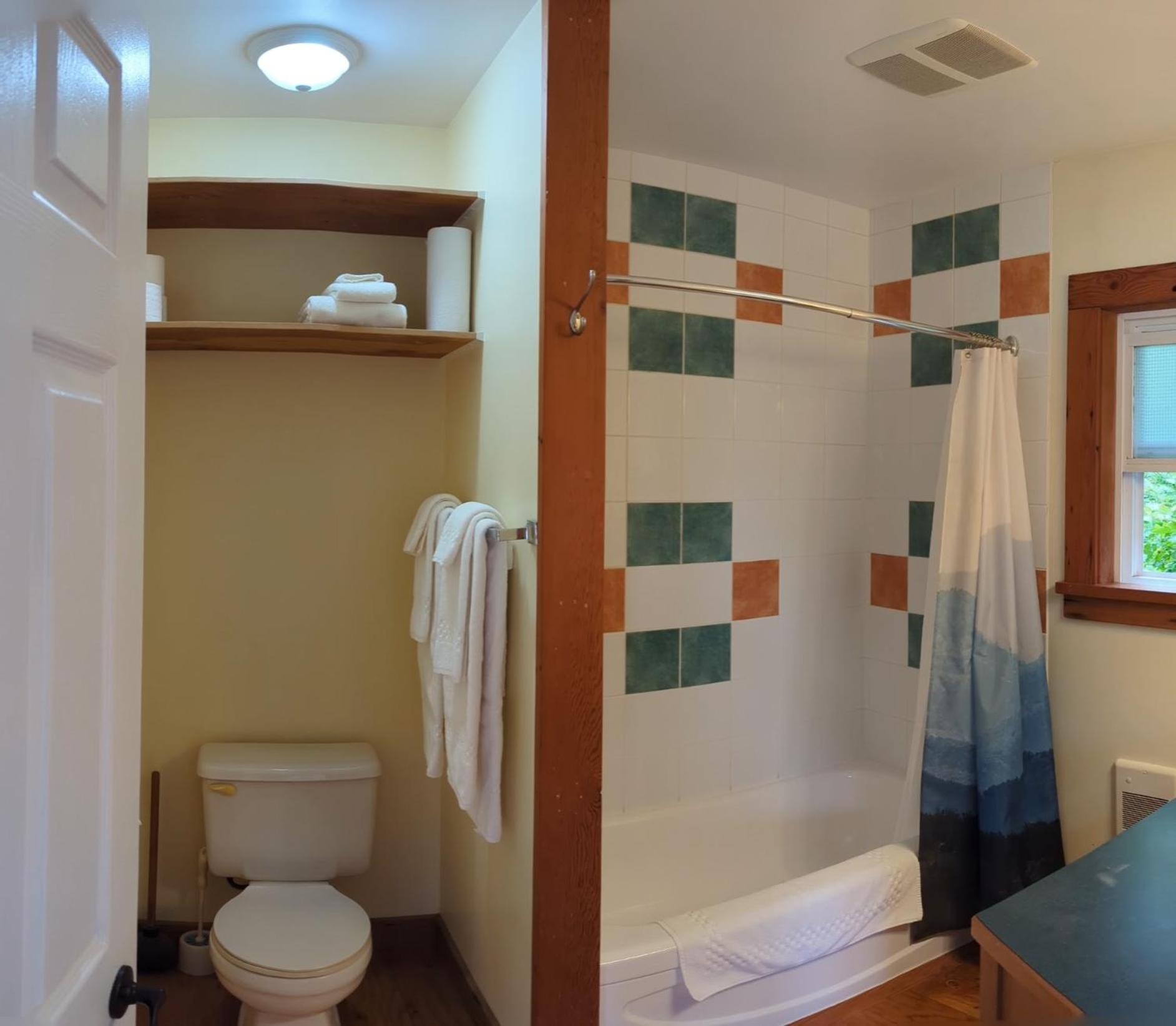Seine Boat Inn Alert Bay Екстер'єр фото