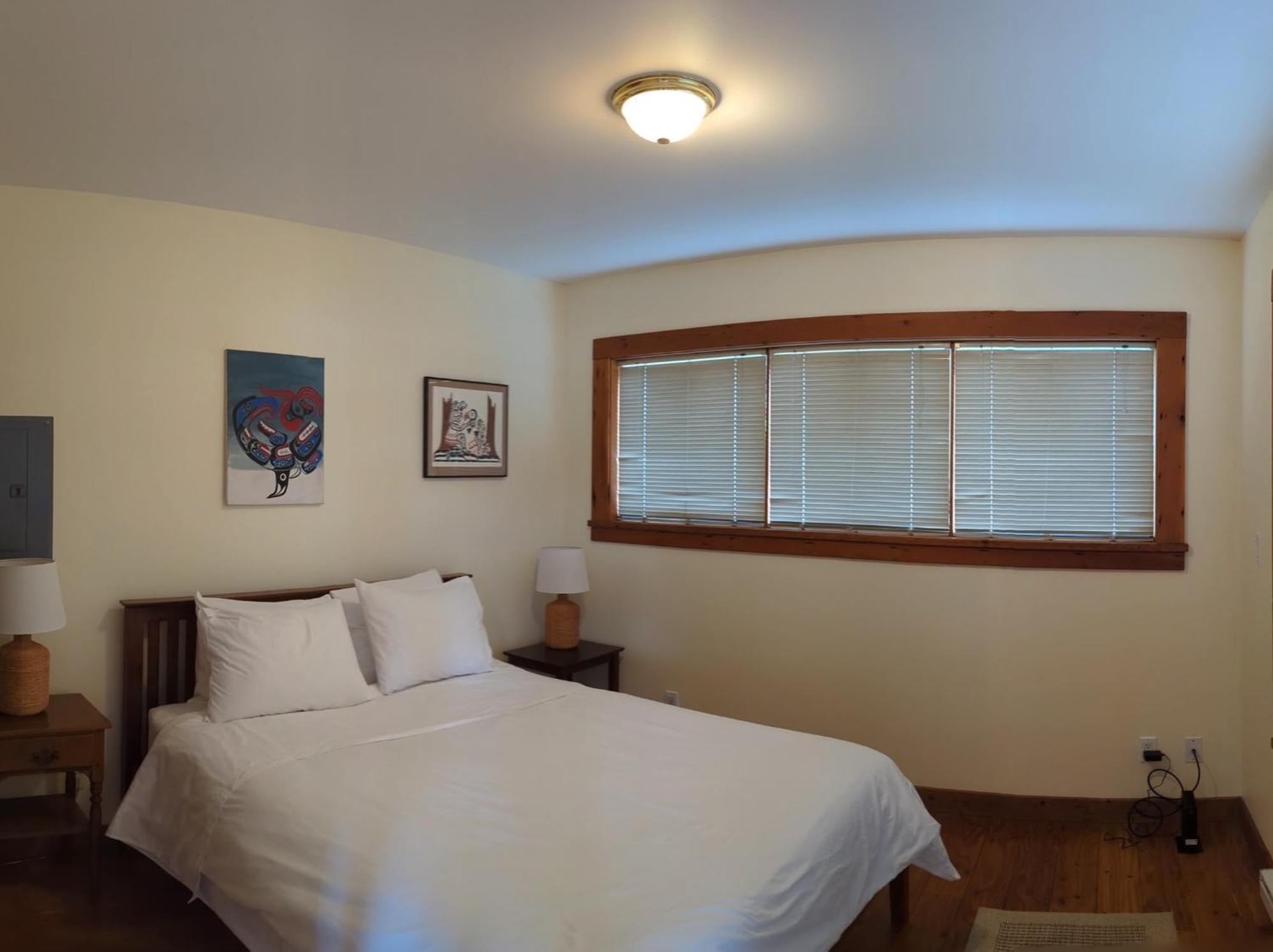 Seine Boat Inn Alert Bay Екстер'єр фото