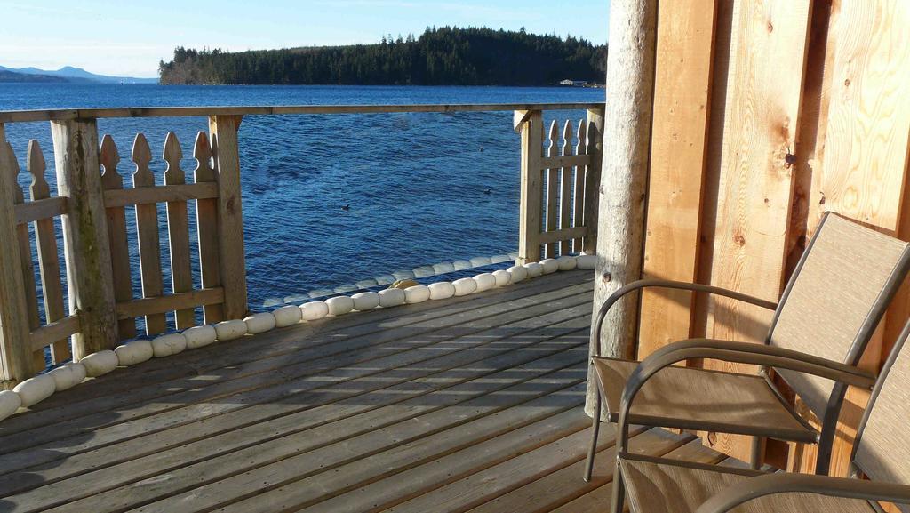 Seine Boat Inn Alert Bay Номер фото