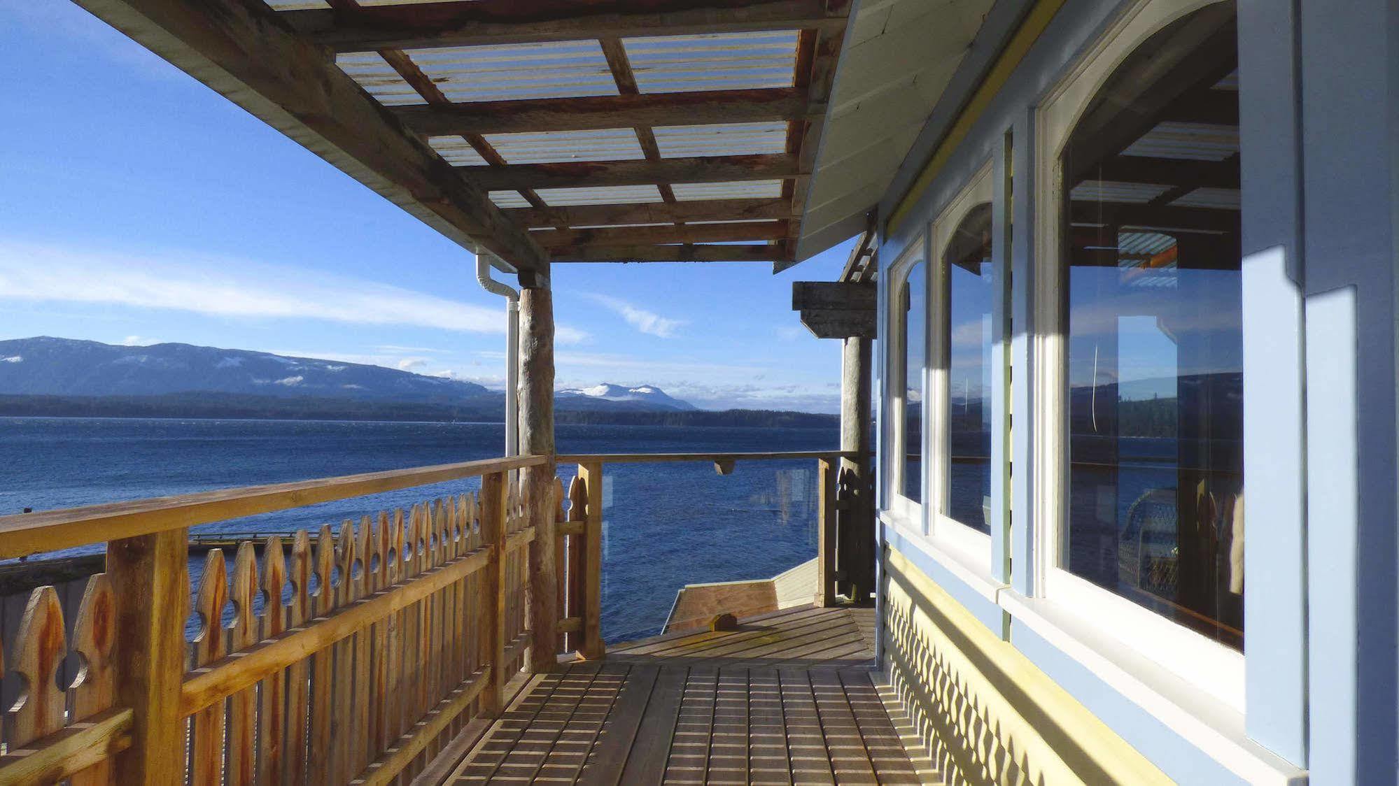 Seine Boat Inn Alert Bay Екстер'єр фото