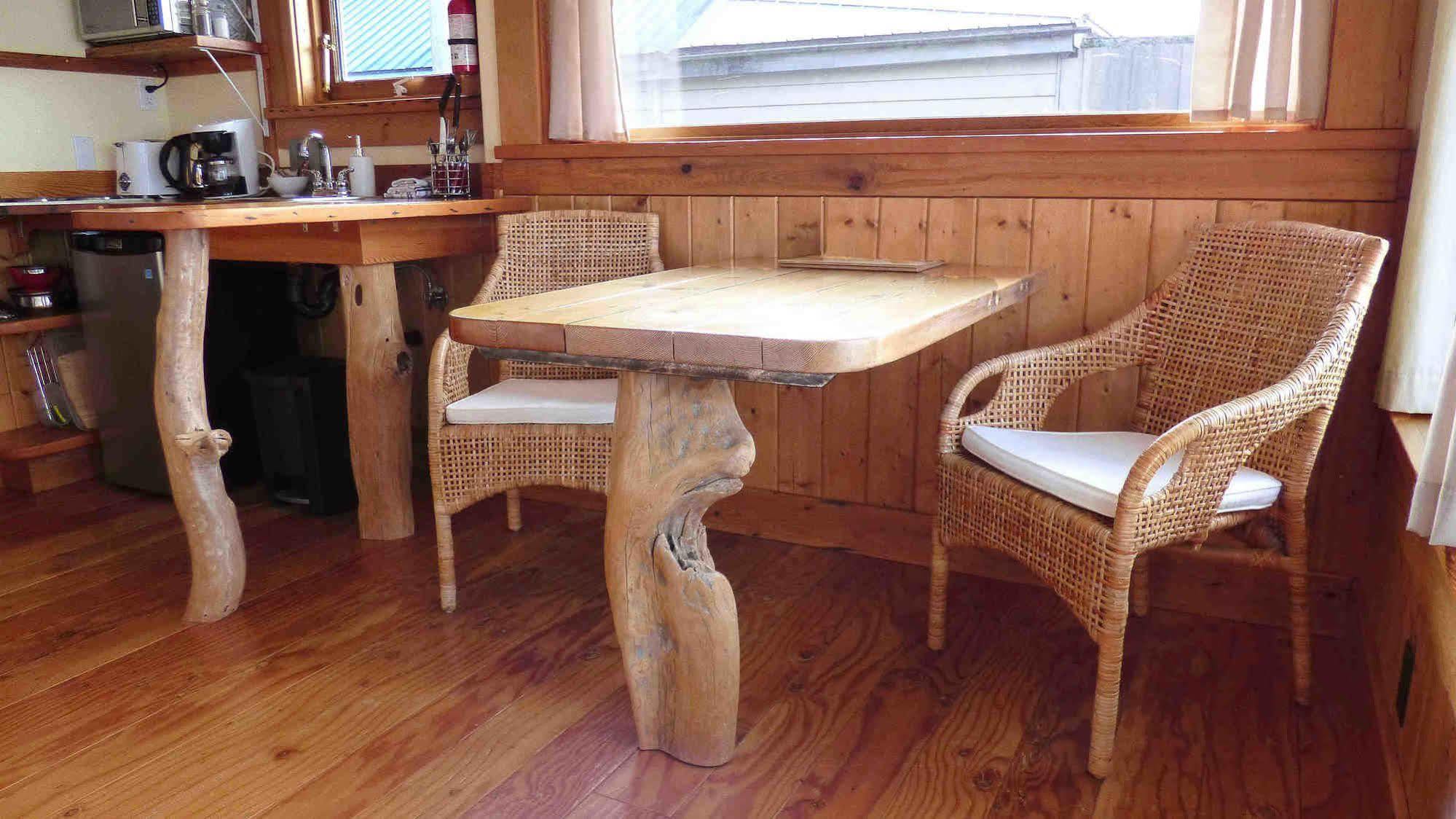 Seine Boat Inn Alert Bay Екстер'єр фото